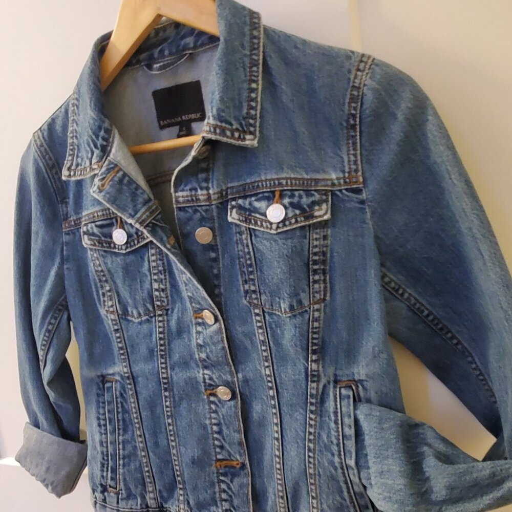 **SOLD in BUNDLE* Banana Republic Blue Denim jacket - Picture 1 of 5